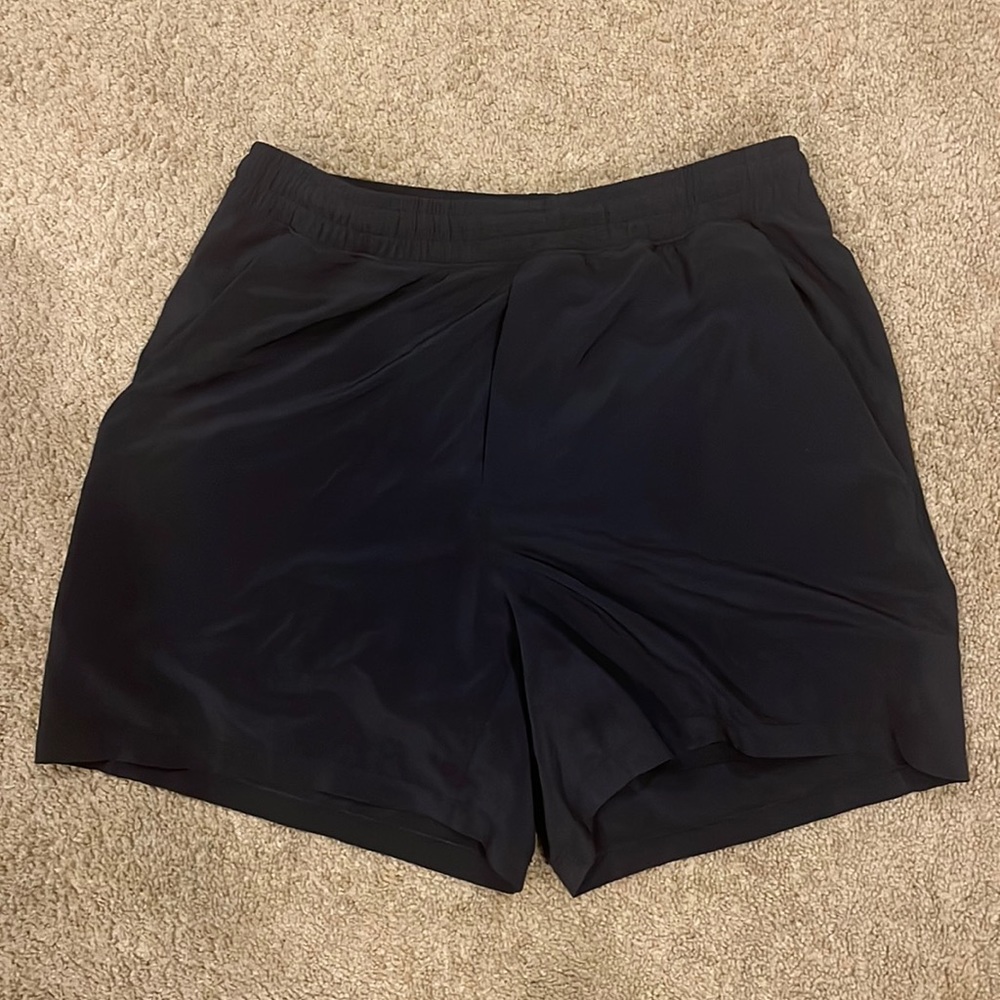 Mens lululemon liner pace breaker 5 inseam shorts black.